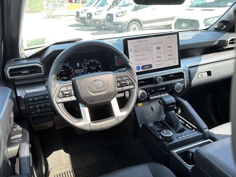 Used 2025 Toyota 4Runner TRD Off-Road Premium AWD/4WD image 18