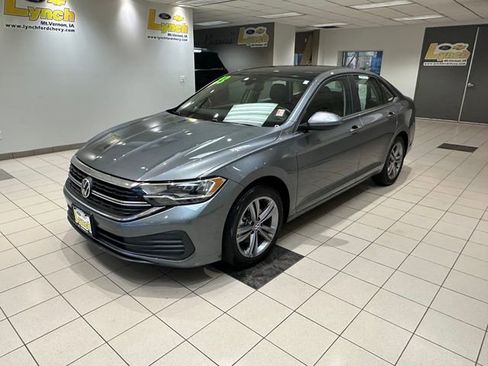 Used 2023 Volkswagen Jetta SE FWD image 2