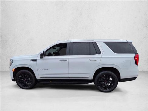Used 2023 GMC Yukon SLT w/ SLT Luxury Package image 8