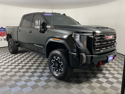 Used 2024 GMC Sierra 2500 AT4X image 1