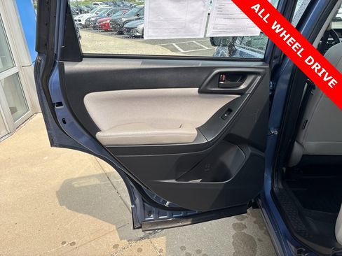 Used 2016 Subaru Forester 2.5i w/ Alloy Wheel Package image 10