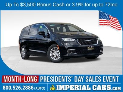 New 2026 Chrysler Pacifica Select