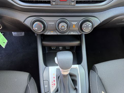 Used 2023 Kia Forte LXS image 8