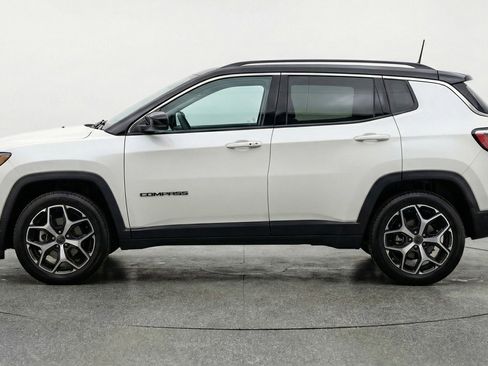 Used 2025 Jeep Compass Limited image 5