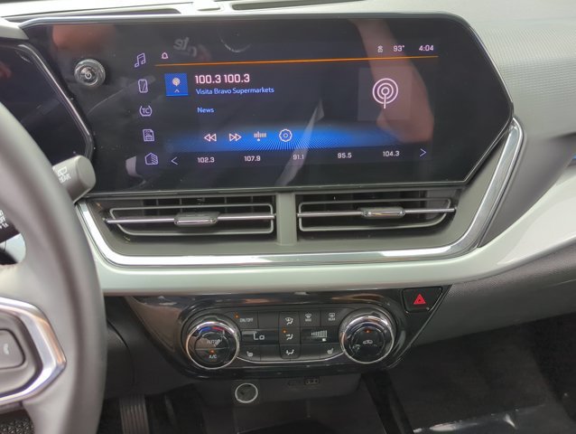 Used 2025 Chevrolet Trax LT w/ LT Convenience Package FWD image 18