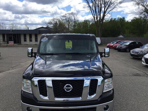 Used 2018 Nissan NV 3500 SL RWD image 2