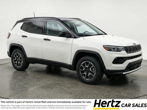 Used 2025 Jeep Compass Trailhawk AWD/4WD image 1