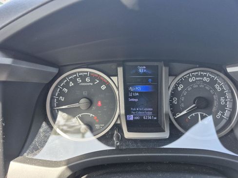 Used 2020 Toyota Tacoma SR5 AWD/4WD image 3