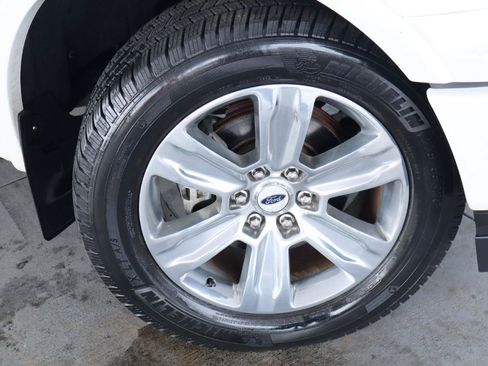 Used 2018 Ford F150 Platinum w/ Equipment Group 701A Luxury AWD/4WD image 3