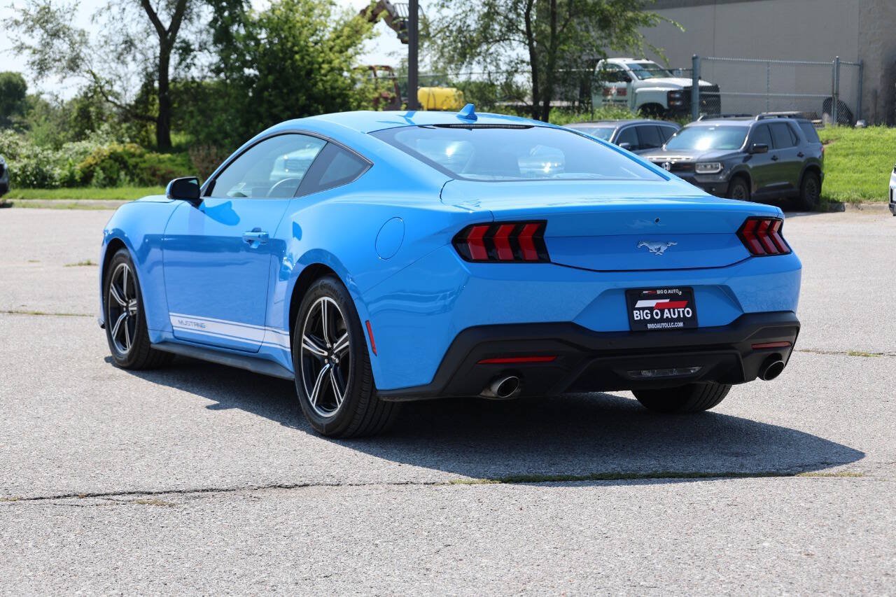 Used 2025 Ford Mustang Coupe RWD image 11
