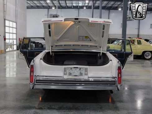 Used 1988 Cadillac Brougham image 18