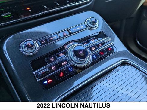 Used 2022 Lincoln Nautilus Reserve image 19
