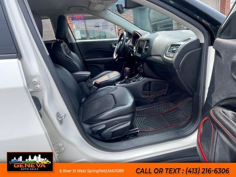 Used 2020 Jeep Compass Trailhawk image 11