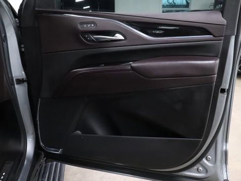 Used 2023 Cadillac Escalade ESV Premium Luxury Platinum AWD/4WD image 24