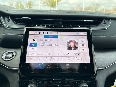New 2024 Jeep Grand Cherokee Overland w/ Luxury Tech Group IV AWD/4WD image 30