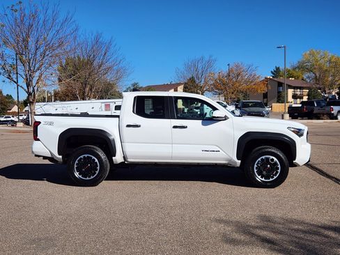 Used 2024 Toyota Tacoma TRD Sport image 2
