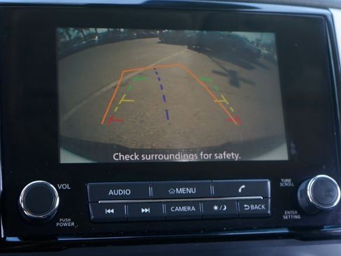 Used 2021 Nissan Titan SV image 25