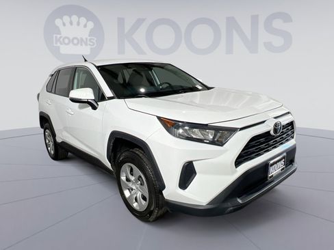 Used 2022 Toyota RAV4 LE image 8