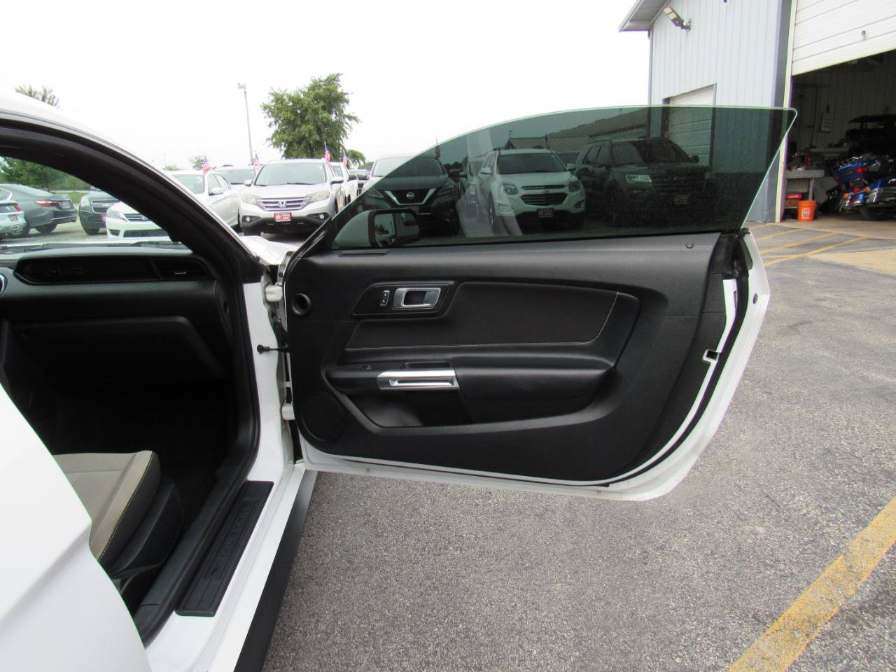 Used 2020 Ford Mustang Coupe RWD image 28