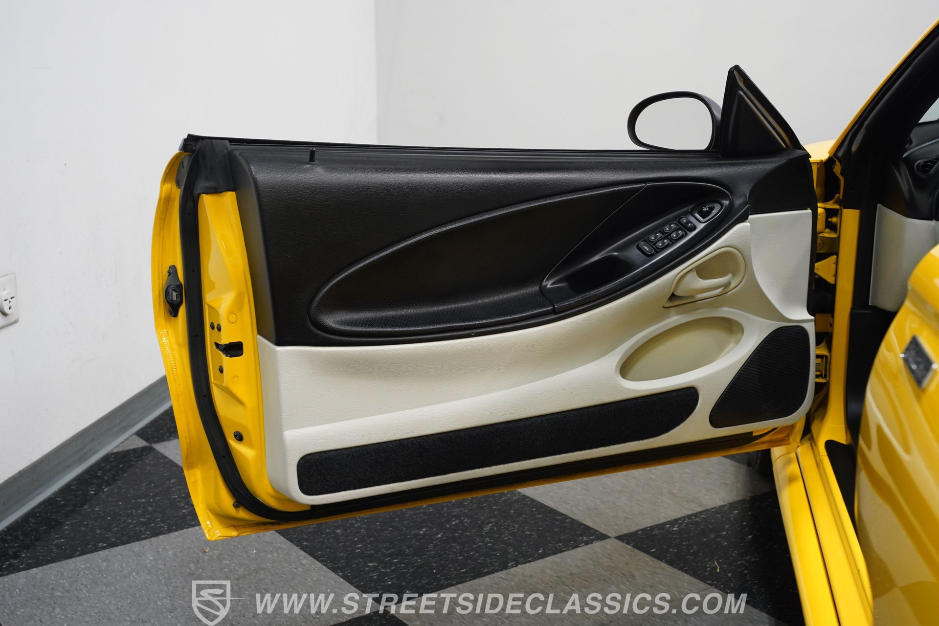 Used 1995 Ford Mustang GT RWD image 35