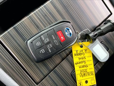 Used 2024 Toyota Sienna Limited image 13