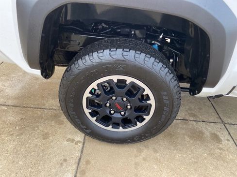 Used 2025 Toyota Tacoma SR5 image 30