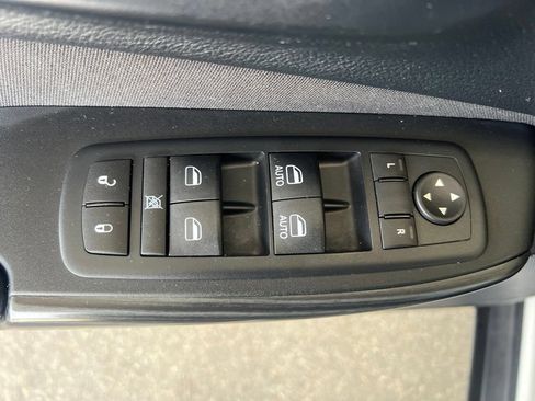 Used 2016 Jeep Cherokee Latitude w/ Cold Weather Group AWD/4WD image 46