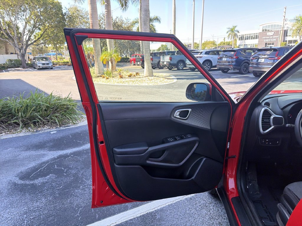 Used 2020 Kia Soul S FWD image 34
