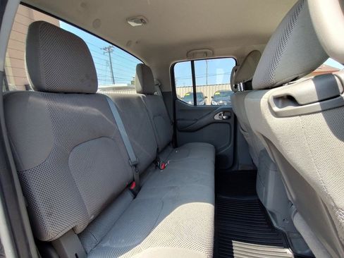 Used 2013 Nissan Frontier SV w/ SV Value Truck Pkg AWD/4WD image 39