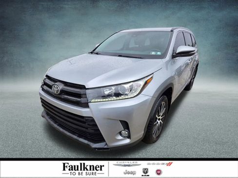 Used 2017 Toyota Highlander SE AWD/4WD image 1