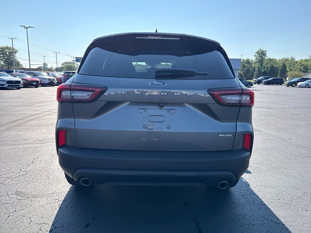 Used 2025 Ford Escape ST-Line Select AWD/4WD image 6