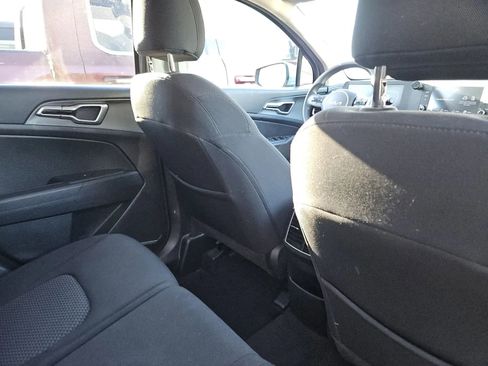 Used 2023 Kia Sportage LX image 11