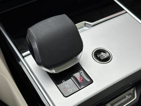 Certified 2025 Land Rover Range Rover SE AWD/4WD image 25