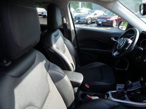 Used 2018 Jeep Compass Latitude w/ Cold Weather Group AWD/4WD image 28