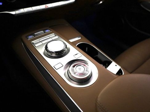 Used 2024 Genesis GV70 2.5T w/ Advanced Package image 22