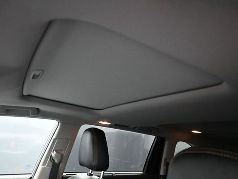 Used 2019 Toyota Highlander XLE AWD/4WD image 13