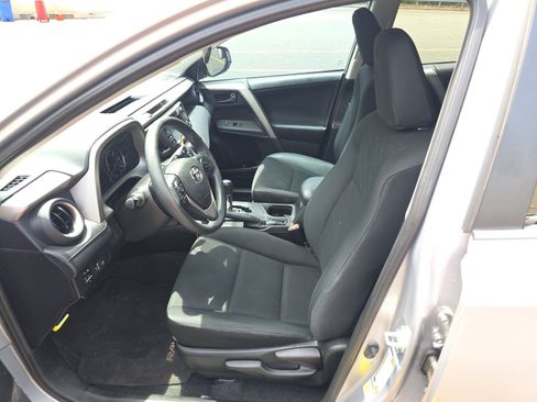 Used 2017 Toyota RAV4 LE FWD image 8