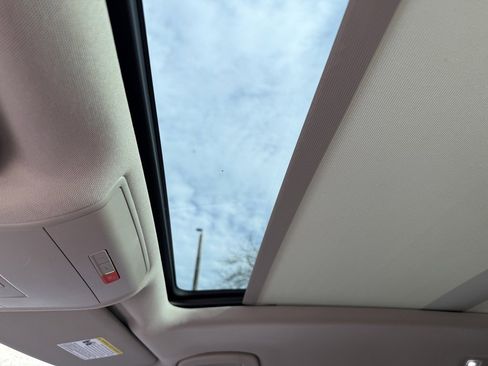 Used 2021 Volkswagen Atlas SEL Premium image 28