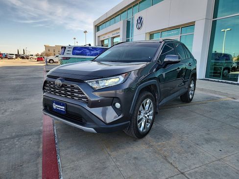 Used 2019 Toyota RAV4 Limited image 3