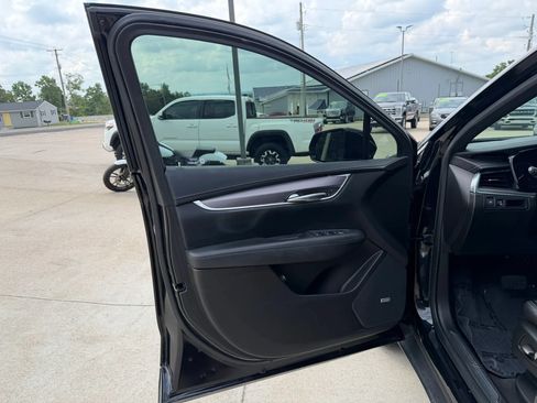 Used 2022 Cadillac XT5 Luxury w/ LPO, ONYX Package FWD image 13