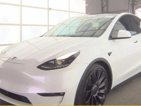 Used 2022 Tesla Model Y Performance AWD/4WD image 1