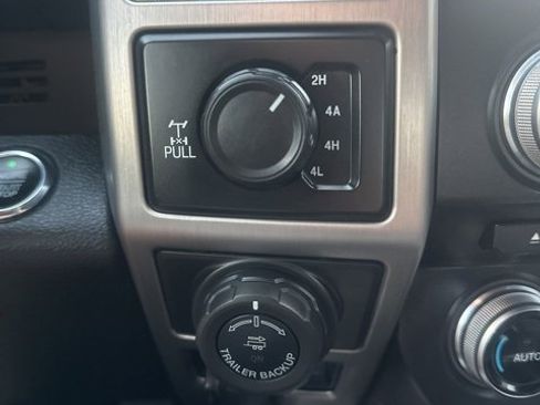 Used 2017 Ford F150 Platinum w/ Equipment Group 701A Luxury image 36