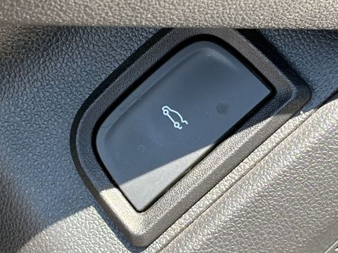 Used 2025 Chevrolet Equinox LT w/ Convenience Package II FWD image 8