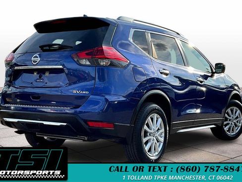 Used 2017 Nissan Rogue SV w/ SV Premium Package image 2