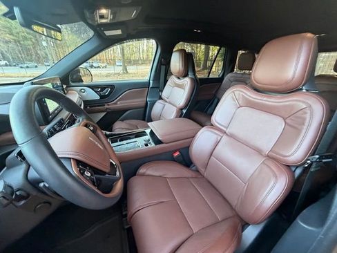 Certified 2025 Lincoln Aviator Reserve w/ Equipment Group 201A image 13