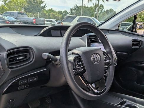Used 2022 Toyota Prius LE image 9