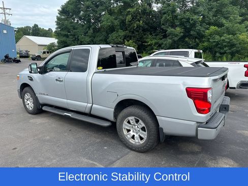 Used 2017 Nissan Titan SV AWD/4WD image 5