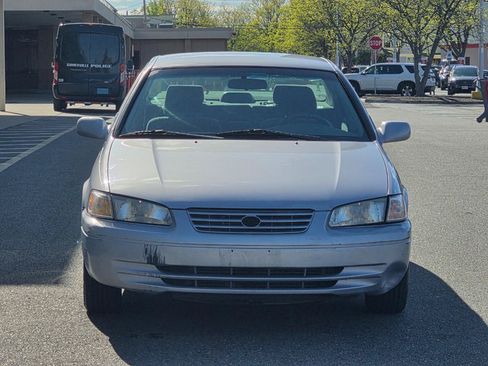 Used 1997 Toyota Camry LE FWD image 2