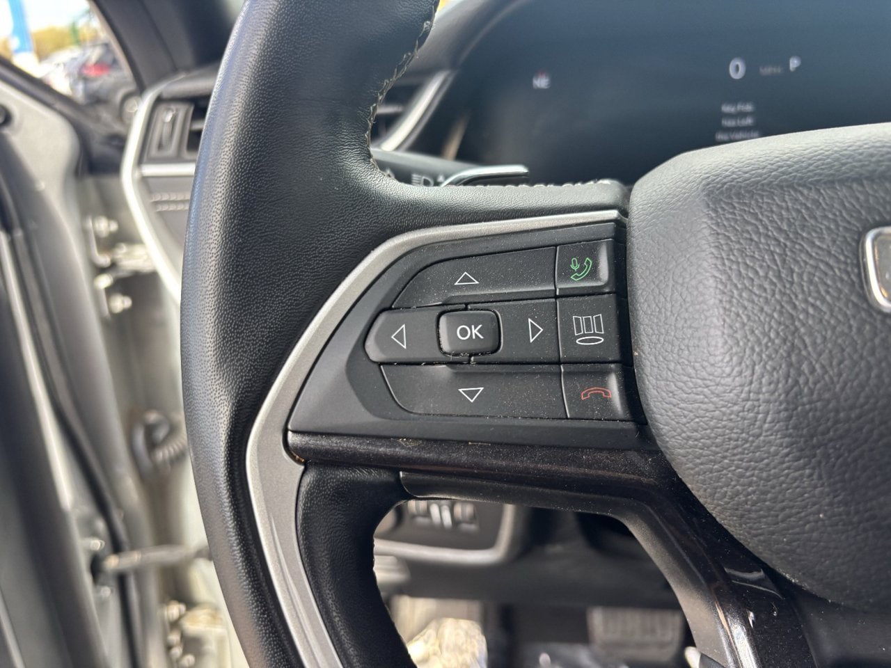 Used 2022 Jeep Grand Cherokee Altitude AWD/4WD image 25