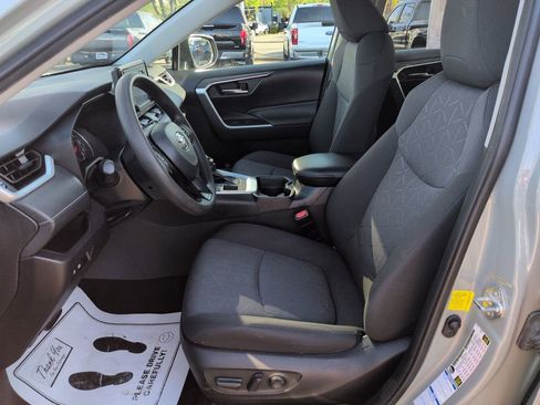 Used 2021 Toyota RAV4 XLE AWD/4WD image 9
